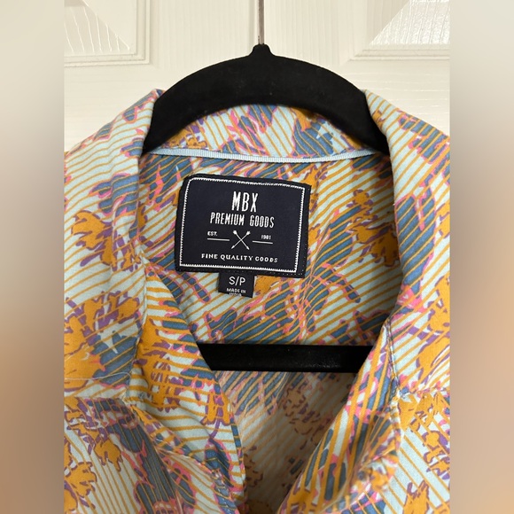 Men’s causal printed button up - Picture 2 of 3